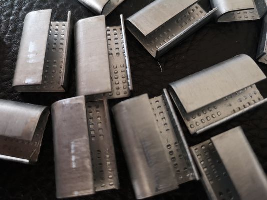 گرفتن پلی استر PET بند زدن مهر و موم فلزی طبیعی یا سطح الکتروپلاکت شده 2000pcs/case